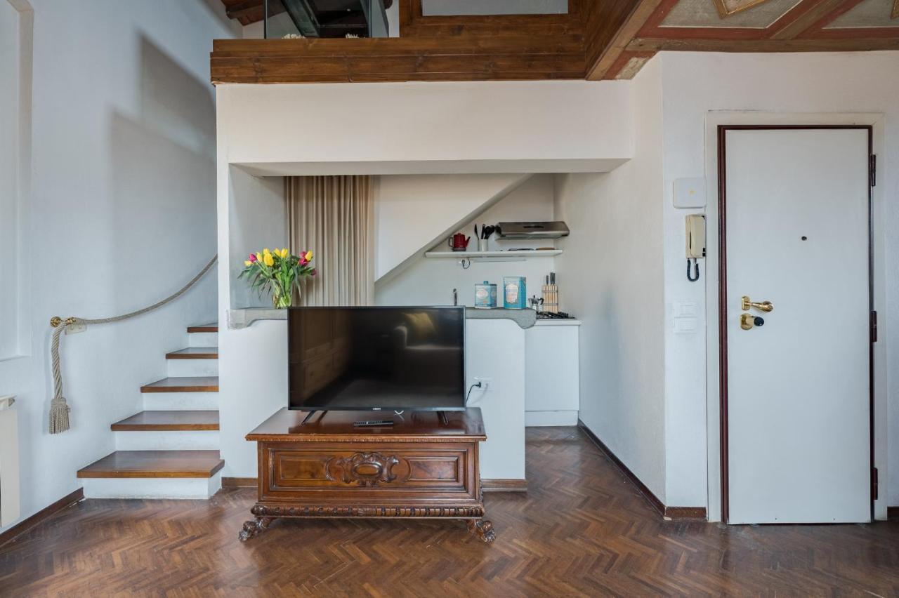Florence Charming Apartments: Historic Attic in City Center Exterior photo