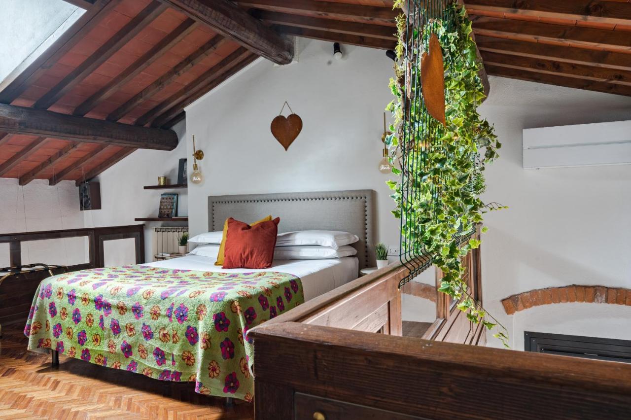 Florence Charming Apartments: Historic Attic in City Center Exterior photo